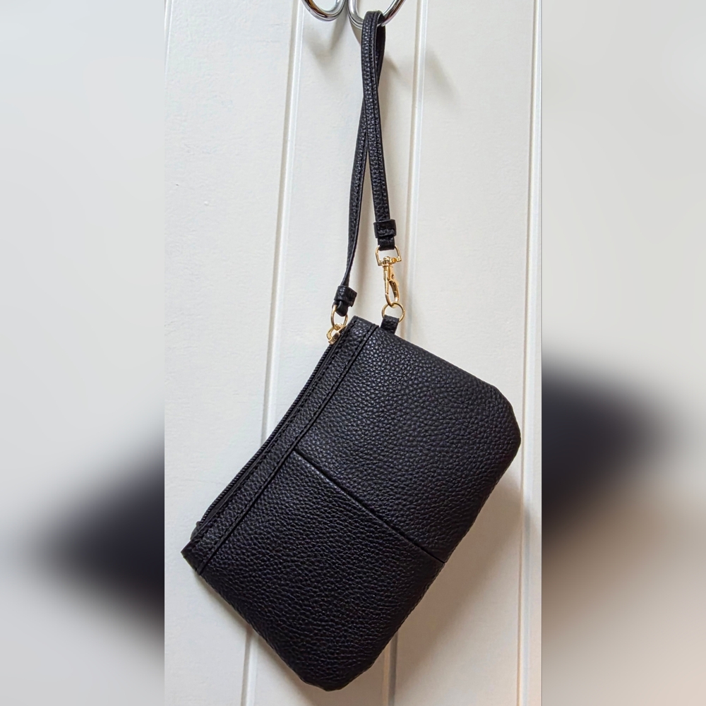WILSONS LEATHER Pebble Grain Leather Wristlet NWOT